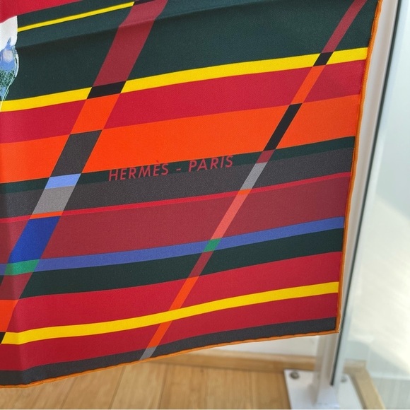 HERMES 90cm Silk Scarf “Photo Finish” NEW - Picture 3 of 7